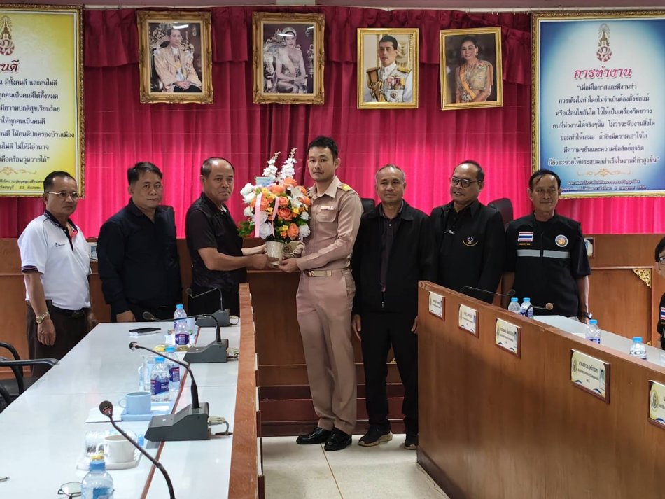 ร่วมให้การต้อนรับข้าราชการโอนย้ายและคณะที่มาร่วมส่ง ซึ่งในวันนี้ได้รับโอนพนักงานเทศบาล